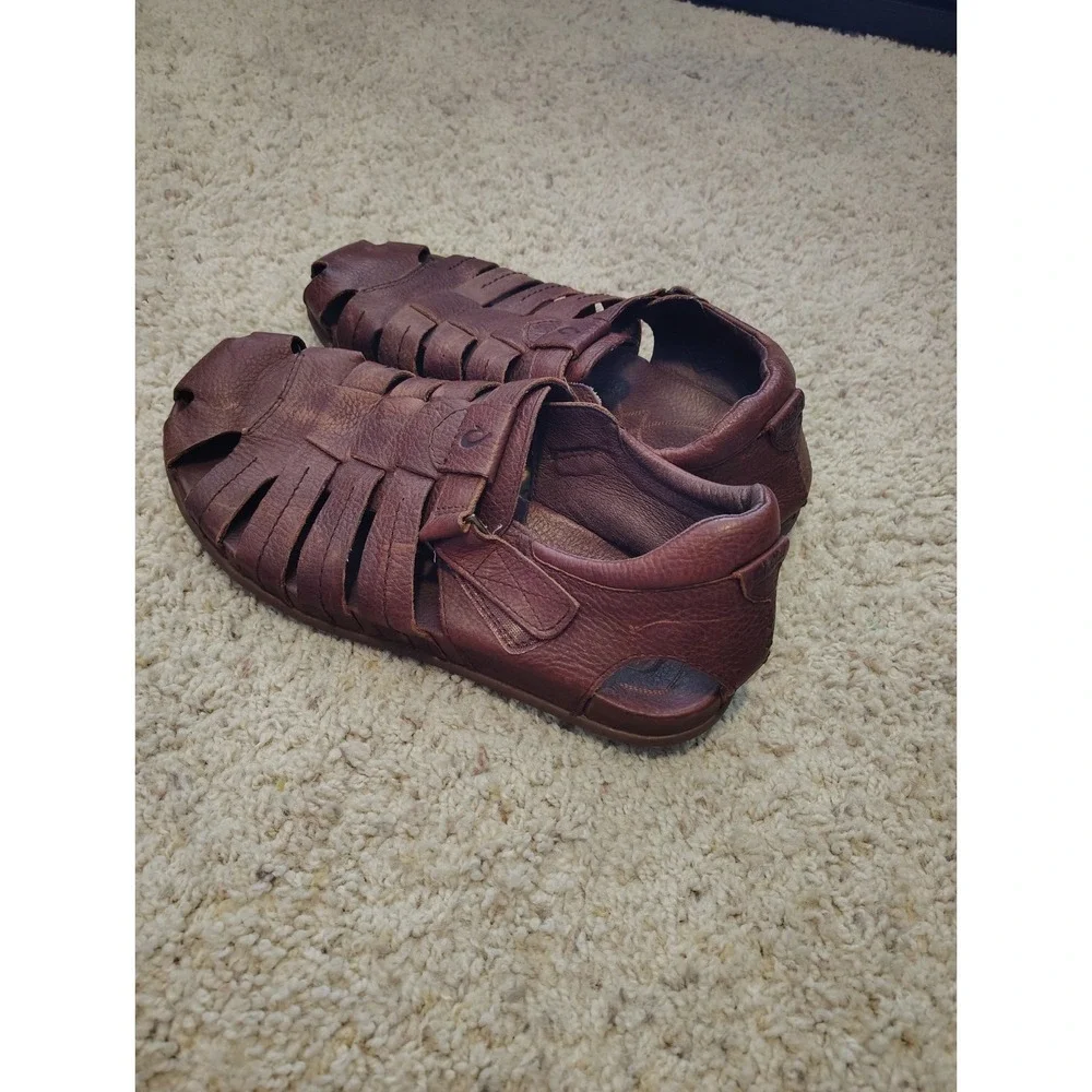 OluKai Men's Sz 11 Brown Leather Mohalu Fisherman Closed Toe Sandals